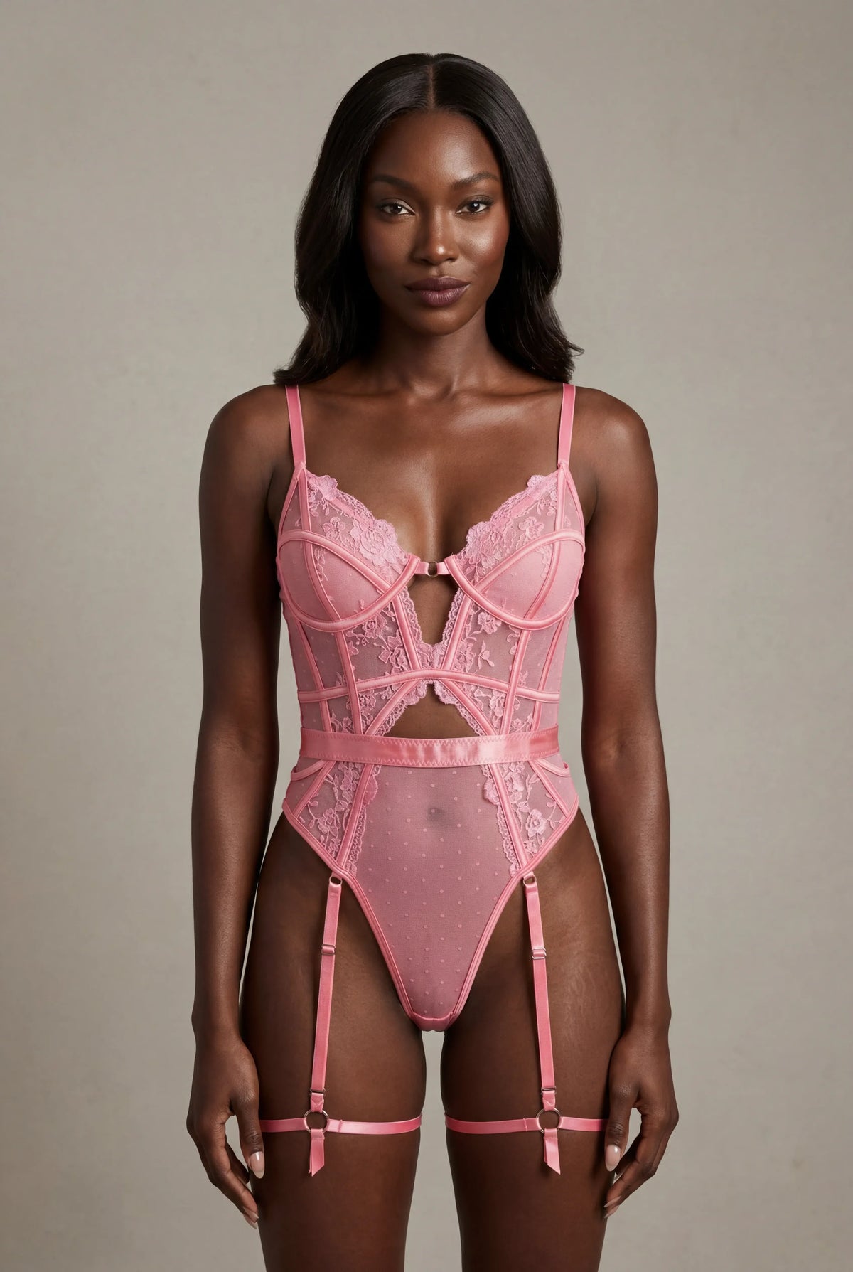 Kanten body met dijbeenband - AUDACE Roze