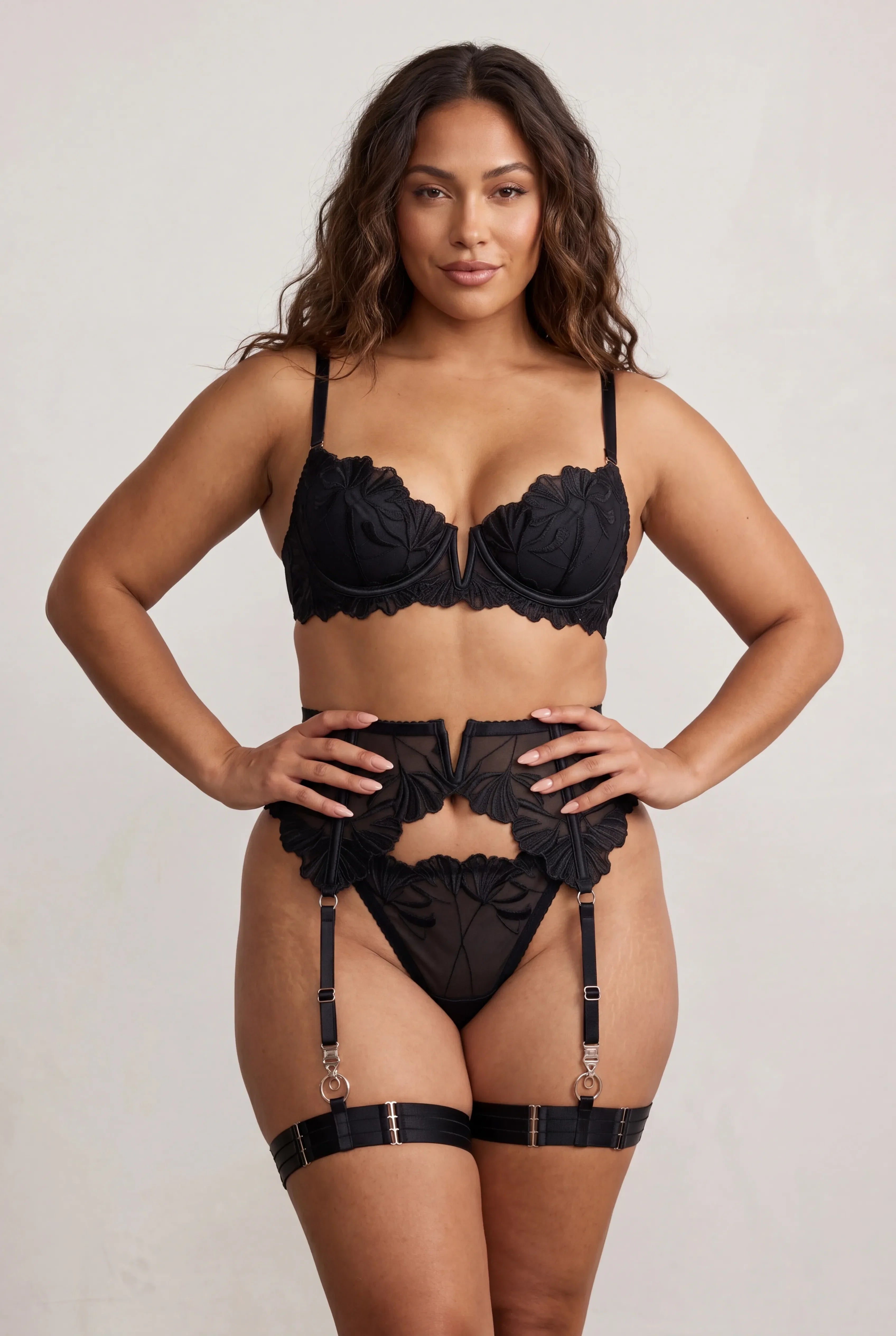 Vierdelige lingerieset voor dames met dijbanden en handschoenen Flame zwart