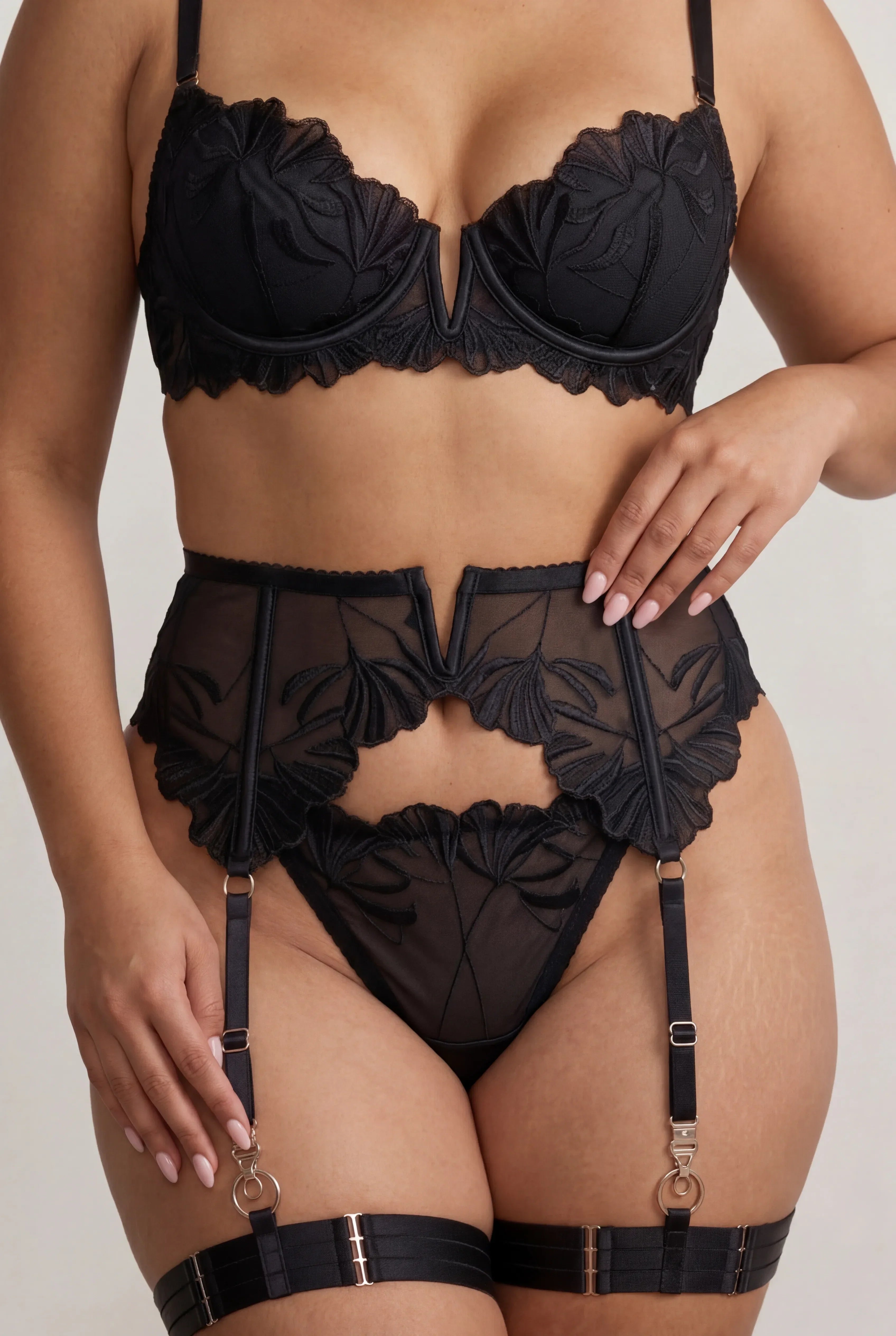 Vierdelige lingerieset voor dames met dijbanden en handschoenen Flame zwart
