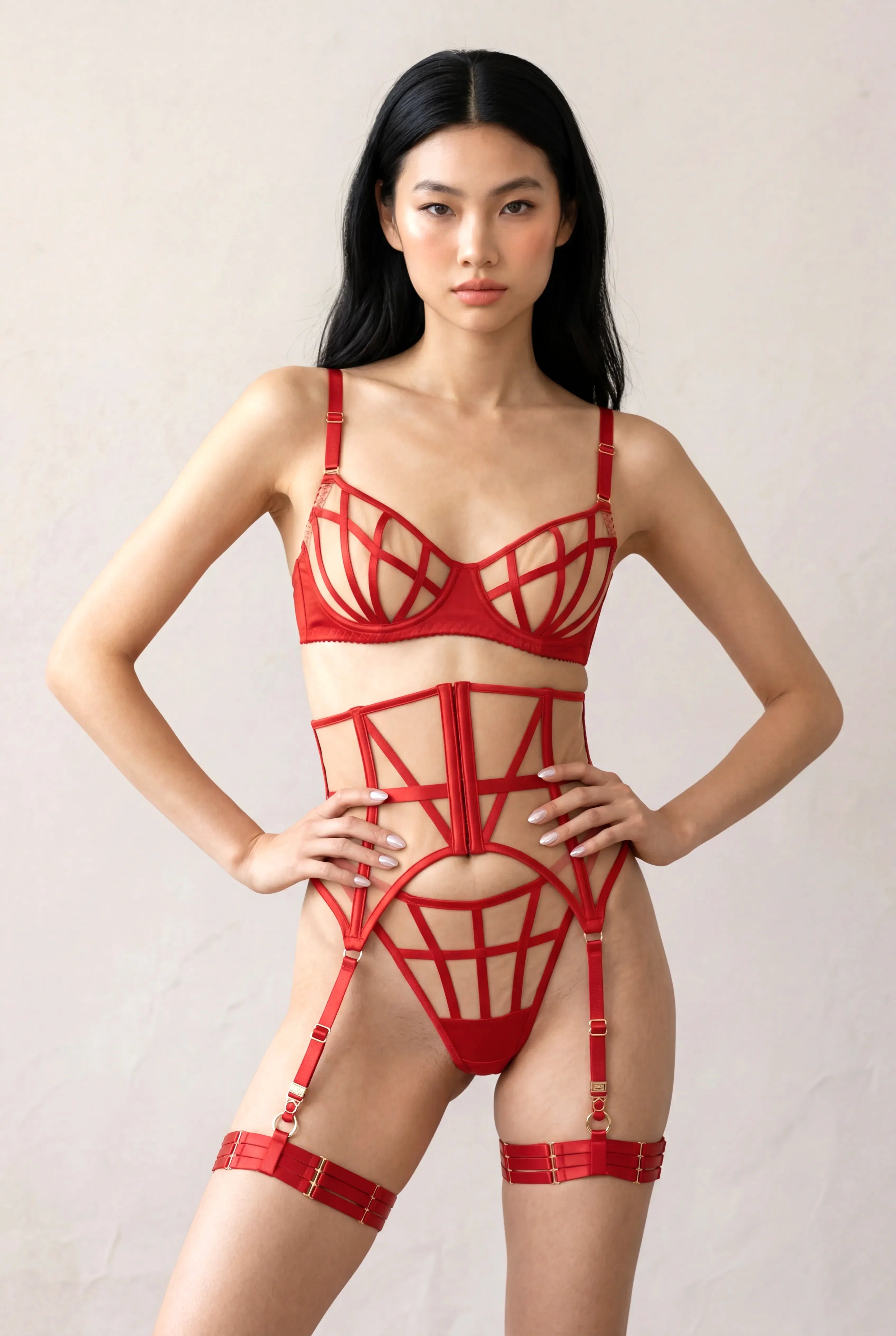 Ensemble Lingerie Pour Femme Cinq Pi Ces Ophelia Rouge - NAKED Underwear - Mannequin debout face