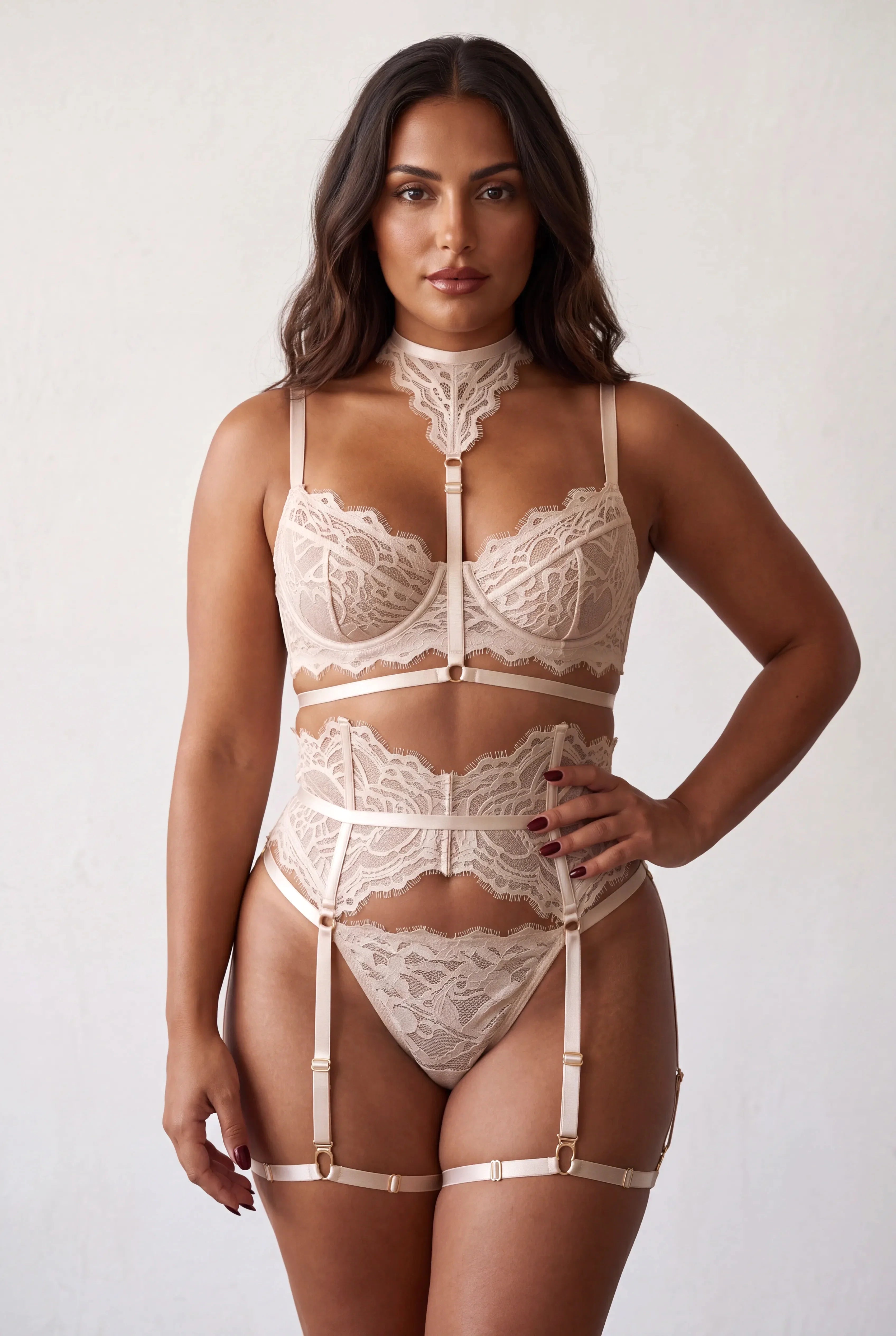 Ensemble lingerie pour femme cinq pièces - MOON Ivory - NAKED Underwear - Mannequin debout face